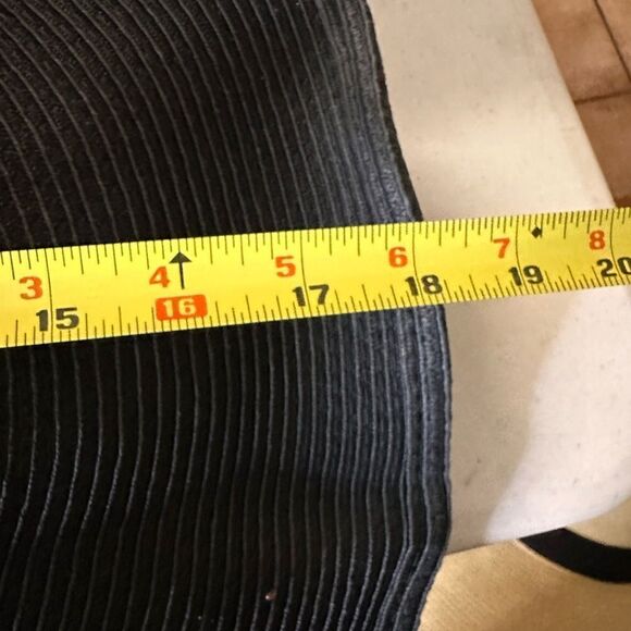 Black floppy sun hat - Picture 6 of 6